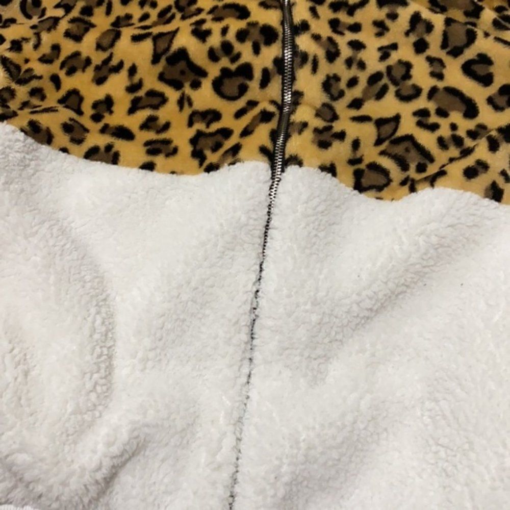 🆕🆕 NEW Color Block Leopard Pattern Jacket🆕🆕 - Picture 2 of 2